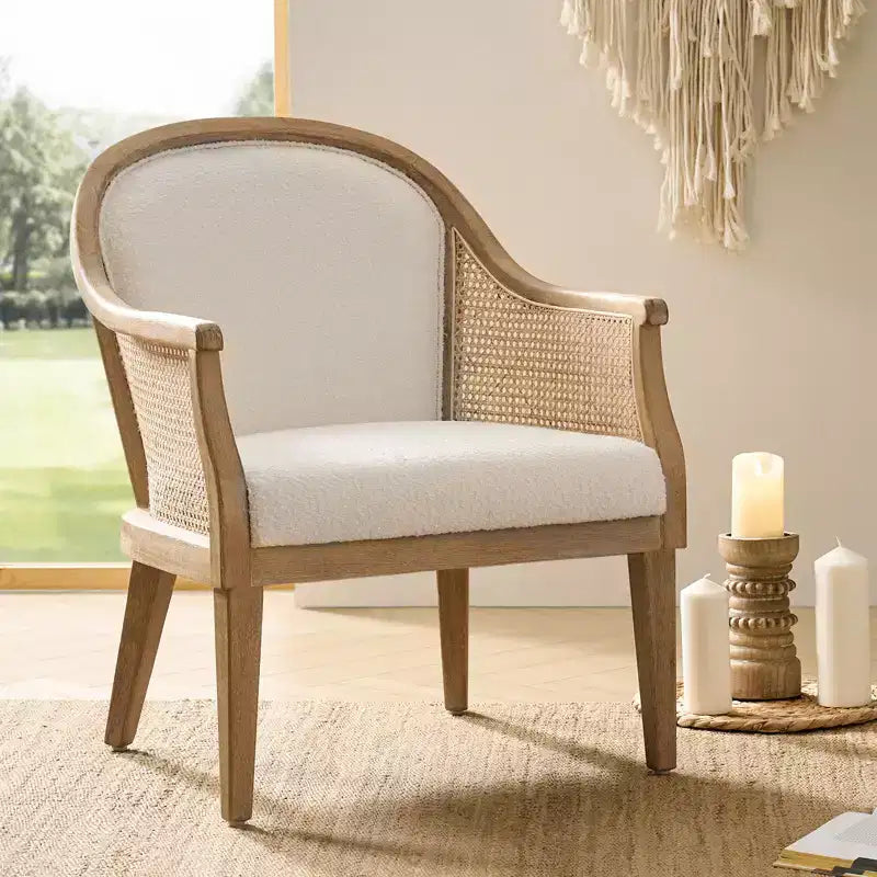Sessel im Landhausstil aus Rattan und Massivholz