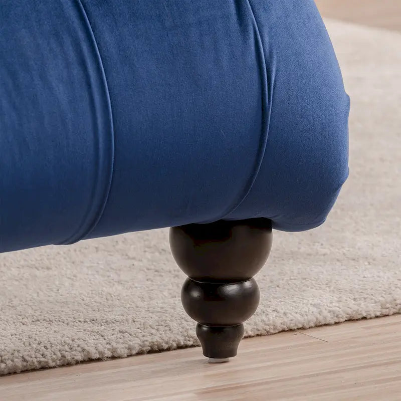 Chaise longue bleue de 27.17 avec capitonnage à boutons et clous décoratifs