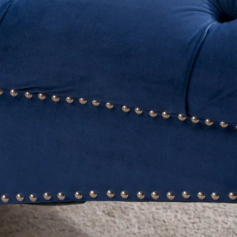 Chaise longue bleue de 27.17 avec capitonnage à boutons et clous décoratifs