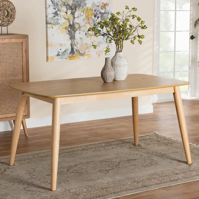 Mesa de comedor de madera con acabado moderno de mediados de siglo