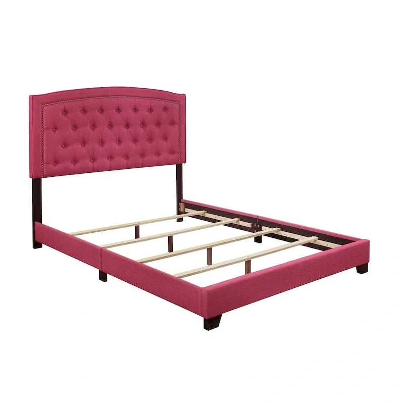 Rosa gepolstertes Bett mit Stoffbezug und Knopfheftung